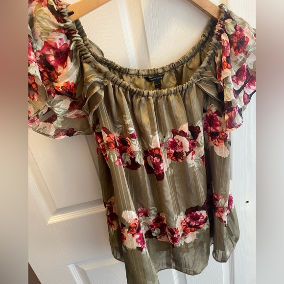 Ruffle sleeveless top - Picture 3 of 3